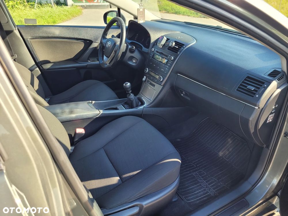 Toyota Avensis - 19