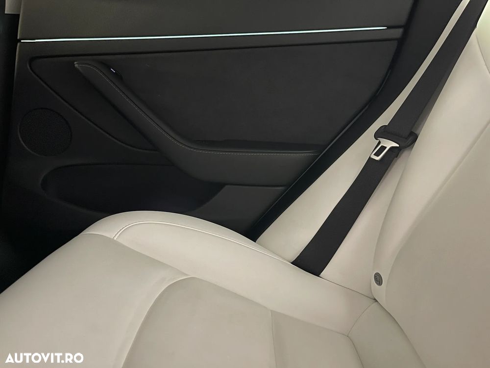 Tesla Model 3 - 21