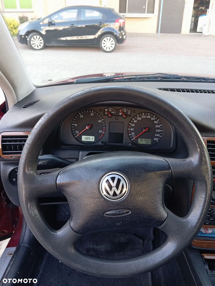 Volkswagen Passat 1.9 TDI Highline - 5