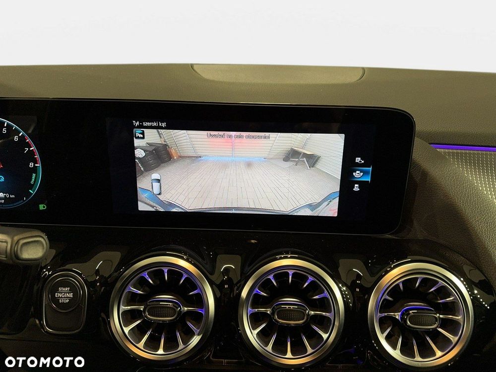 Mercedes-Benz GLA - 32