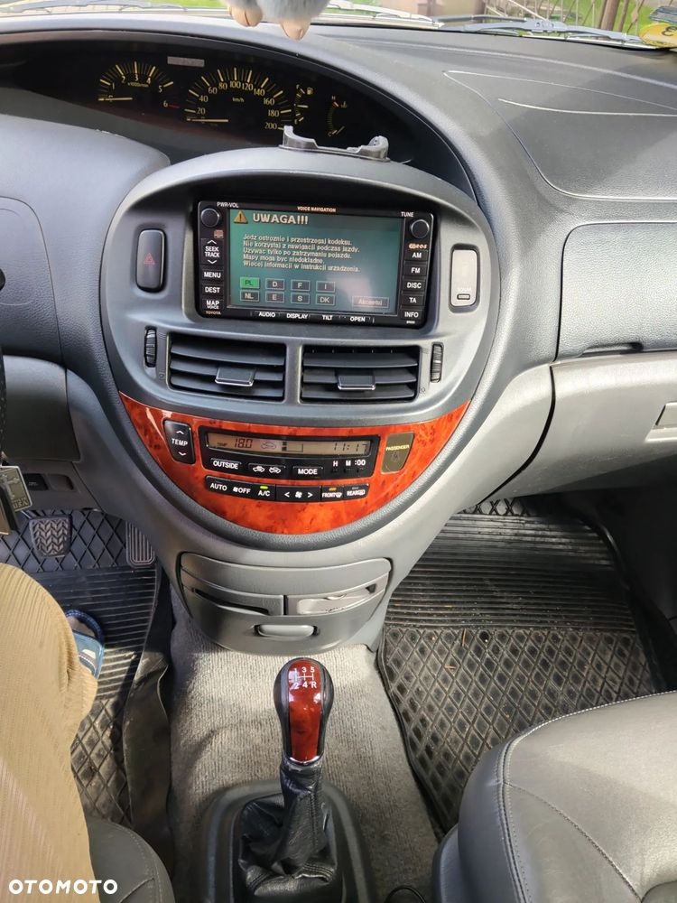 Toyota Previa 2.0 D-4D Luna - 11