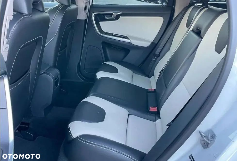 Volvo XC 60 T6 AWD Geartronic Summum - 9