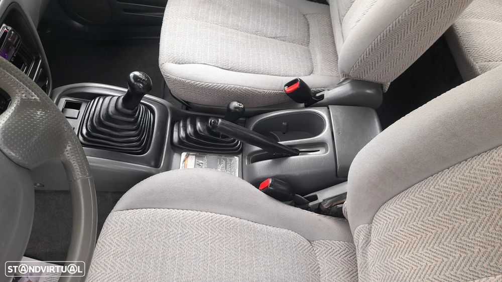 Suzuki Grand Vitara Metal Top 2.0 L - 21