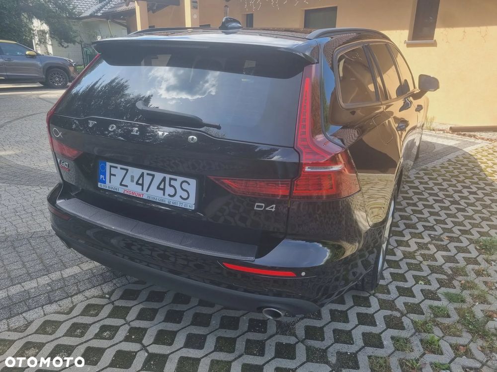 Volvo V60 D4 AWD Momentum - 4