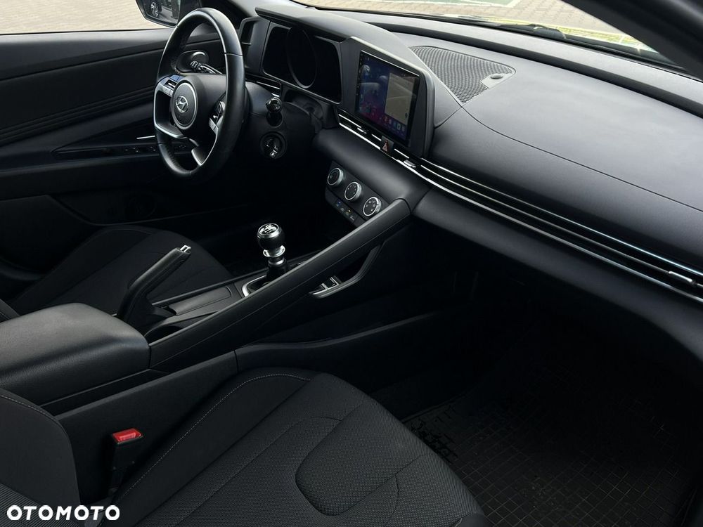 Hyundai Elantra - 11