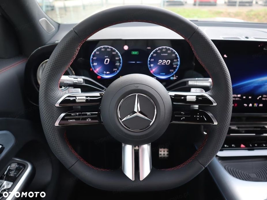 Mercedes-Benz GLB - 14