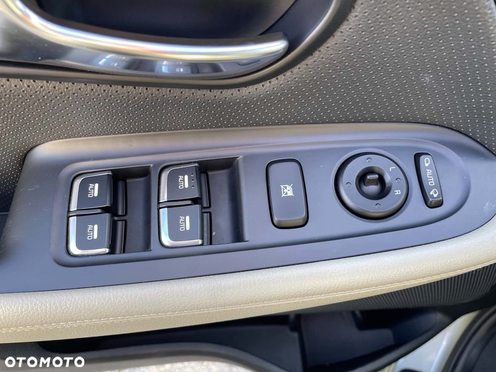 Kia Carens 1.6 GDI Fifa World Cup Edition - 37