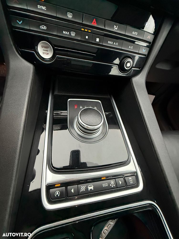 Jaguar F-Pace 20d AWD Aut. Portfolio - 14