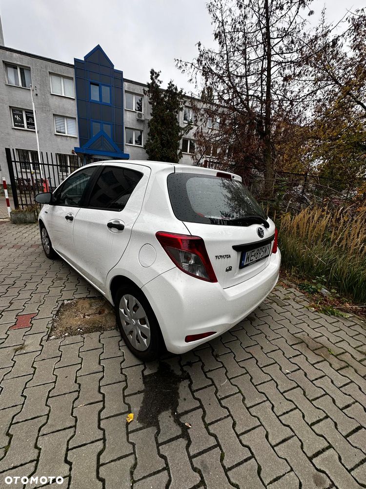 Toyota Yaris Hybrid 100 Premium - 13