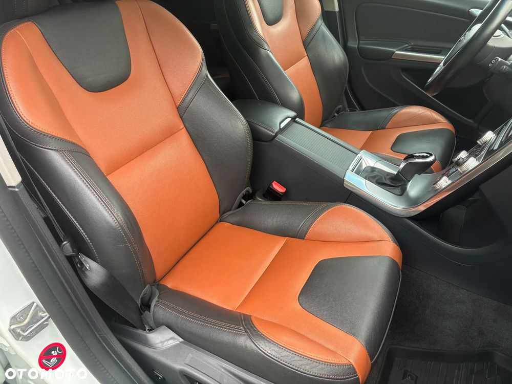 Volvo V60 Cross Country T5 AWD Geartronic Summum - 12