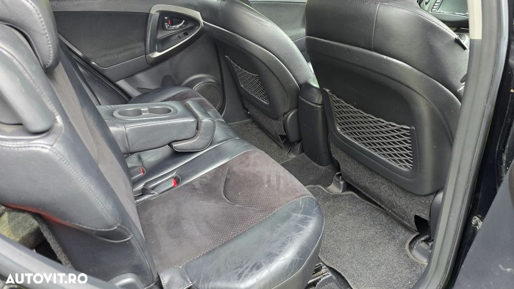 Toyota RAV4 2.2 D-4D 4WD Luxury - 12