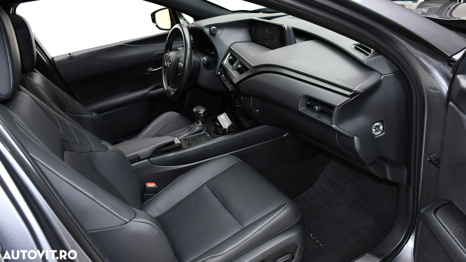 Lexus UX 250h 2.0L HEV 20H- (178 HP) 4X4 CVT Luxury - 9