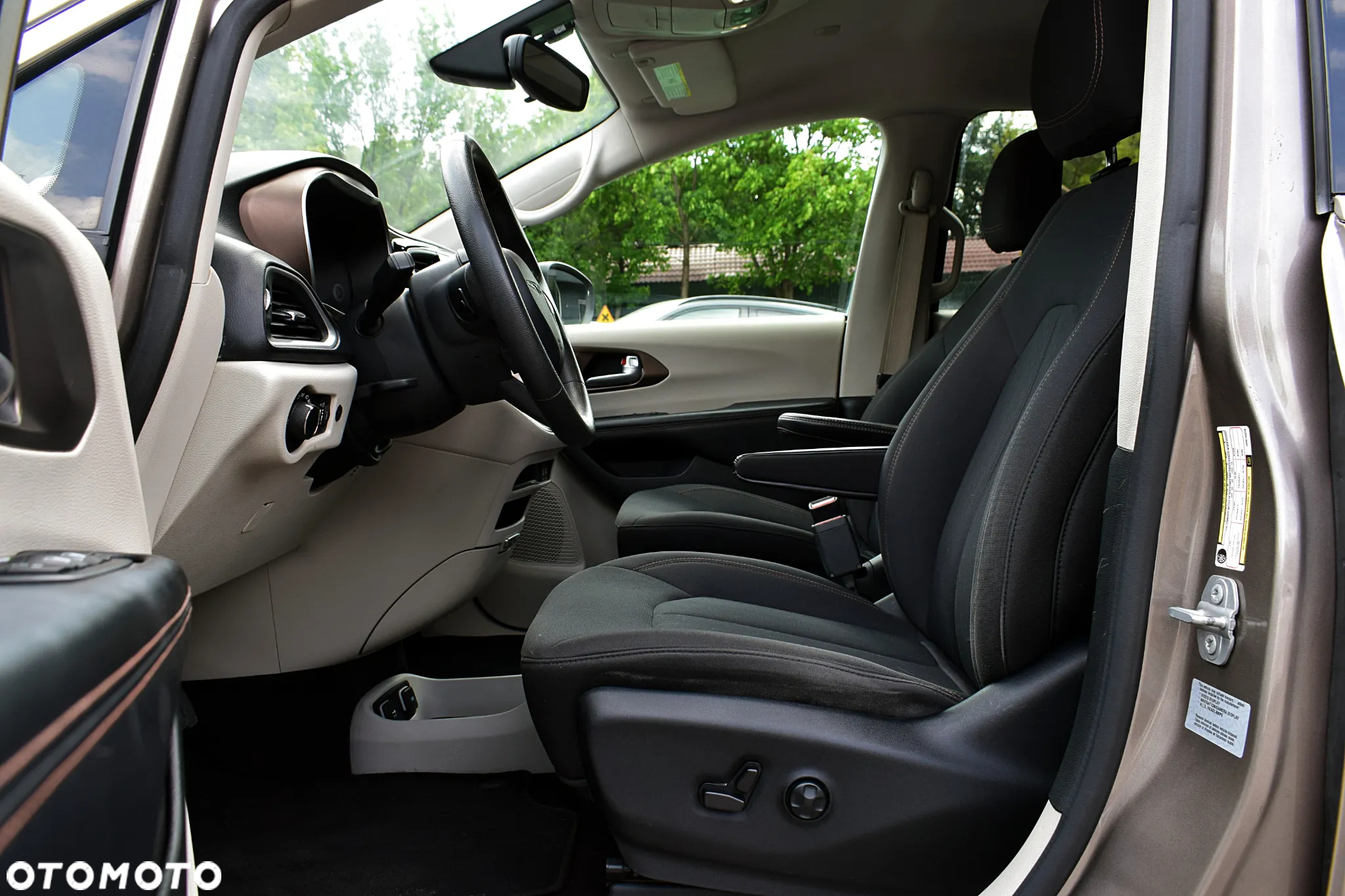 Chrysler Pacifica - 5