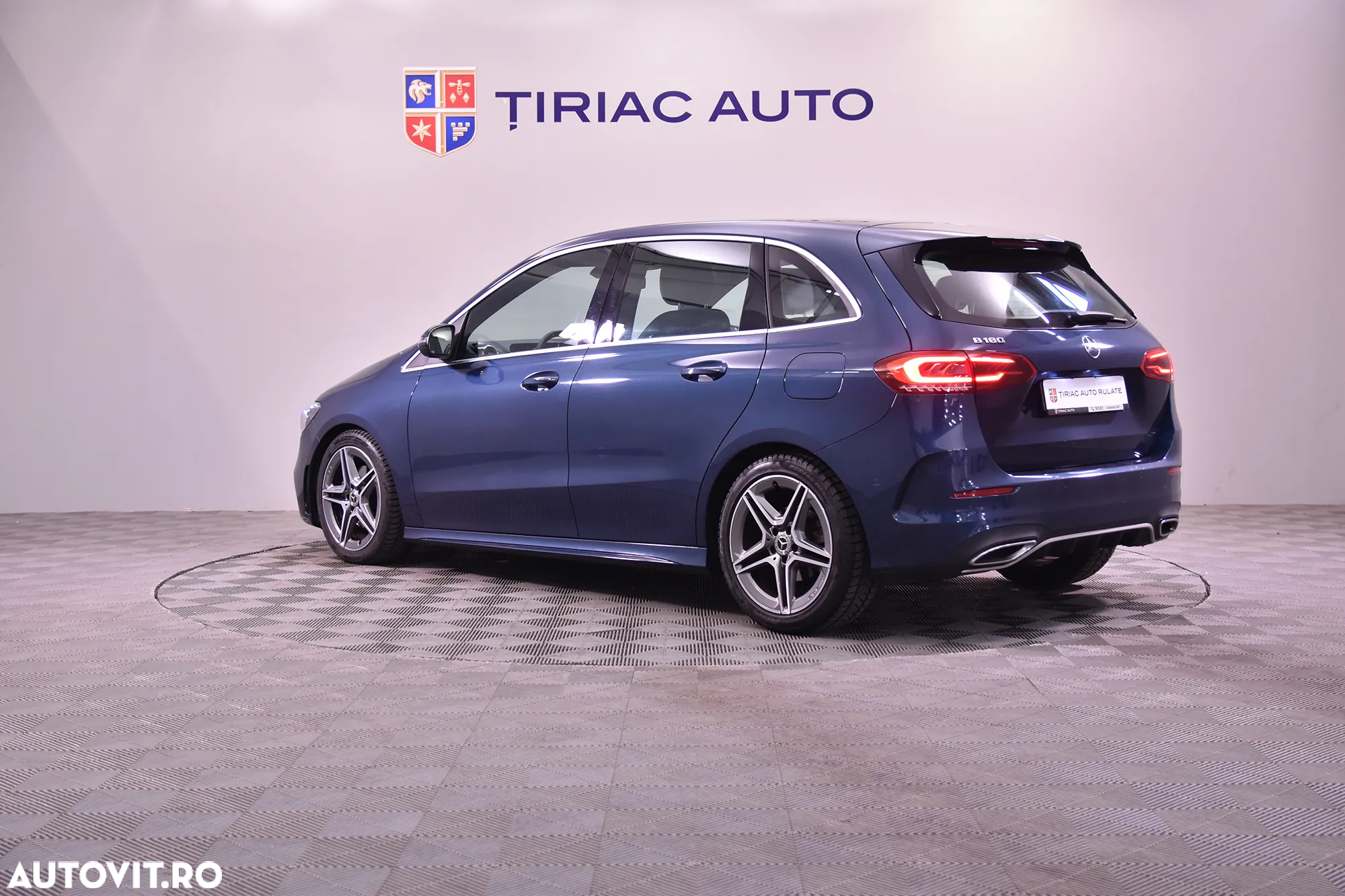Mercedes-Benz B 180 7G-DCT AMG Line - 3