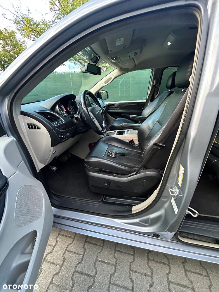 Chrysler Town & Country 3.6 Limited - 6