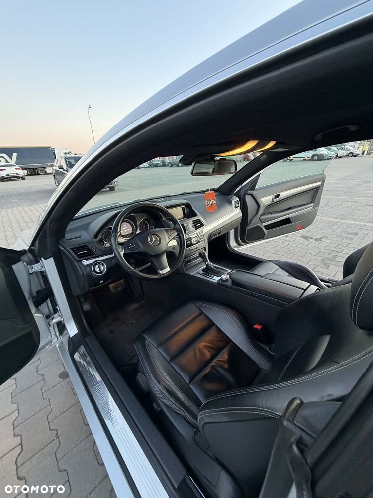 Mercedes-Benz Klasa E 220 CDI DPF BlueEFFICIENCY 7G-TRONIC Avantgarde - 22