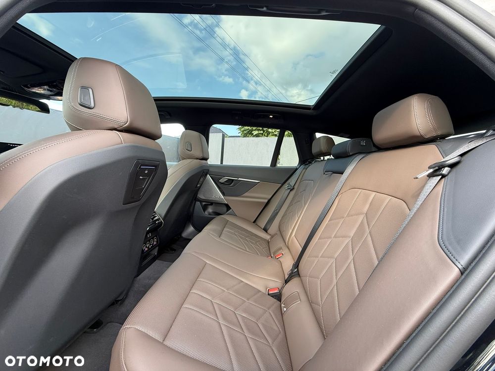 BMW Seria 5 520d xDrive Touring - 28
