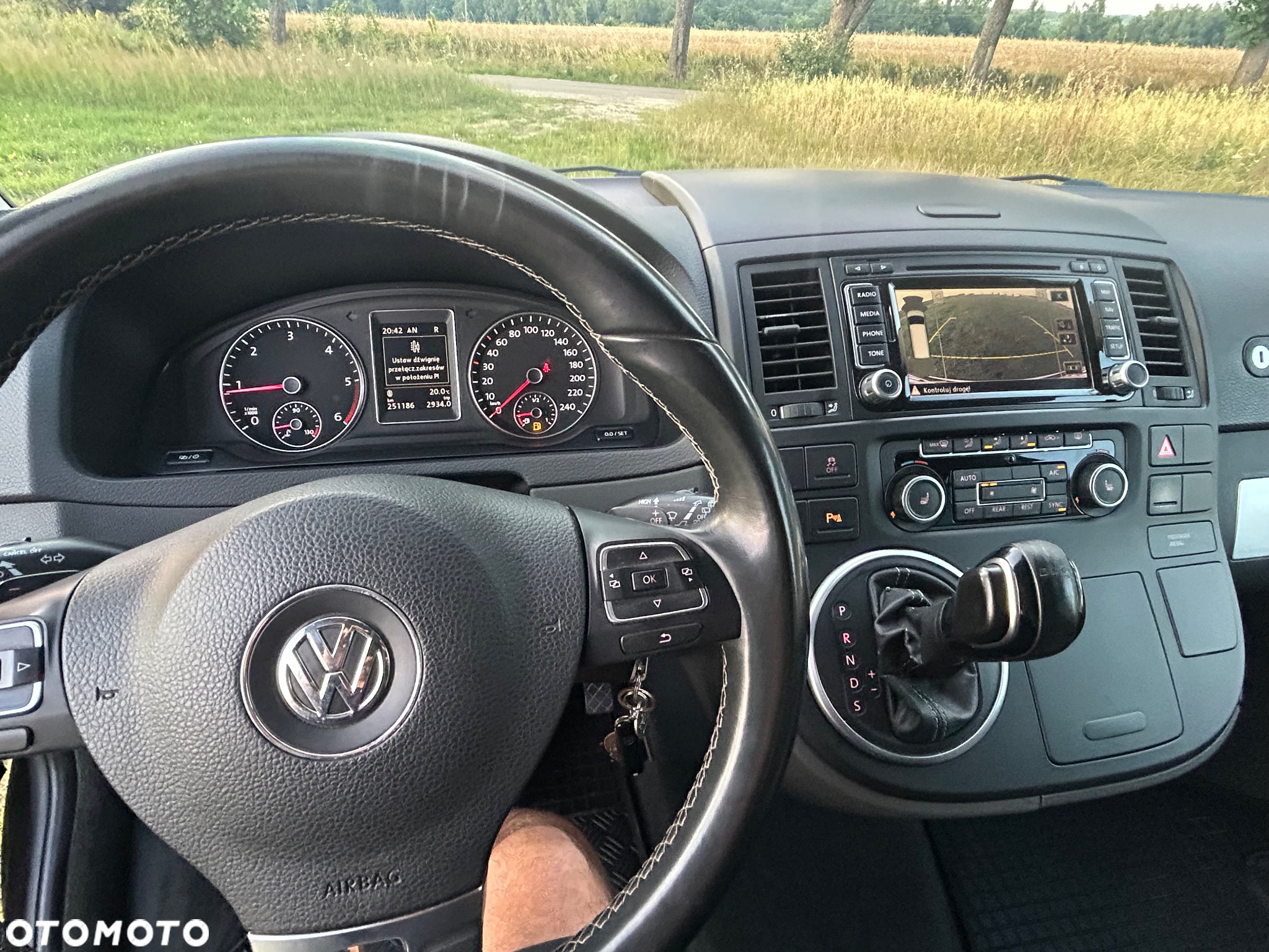 Volkswagen Multivan - 12