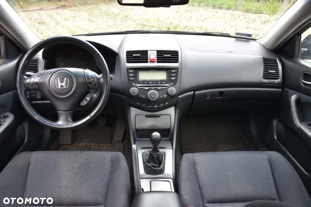 Honda Accord 2.0 Executive - 16