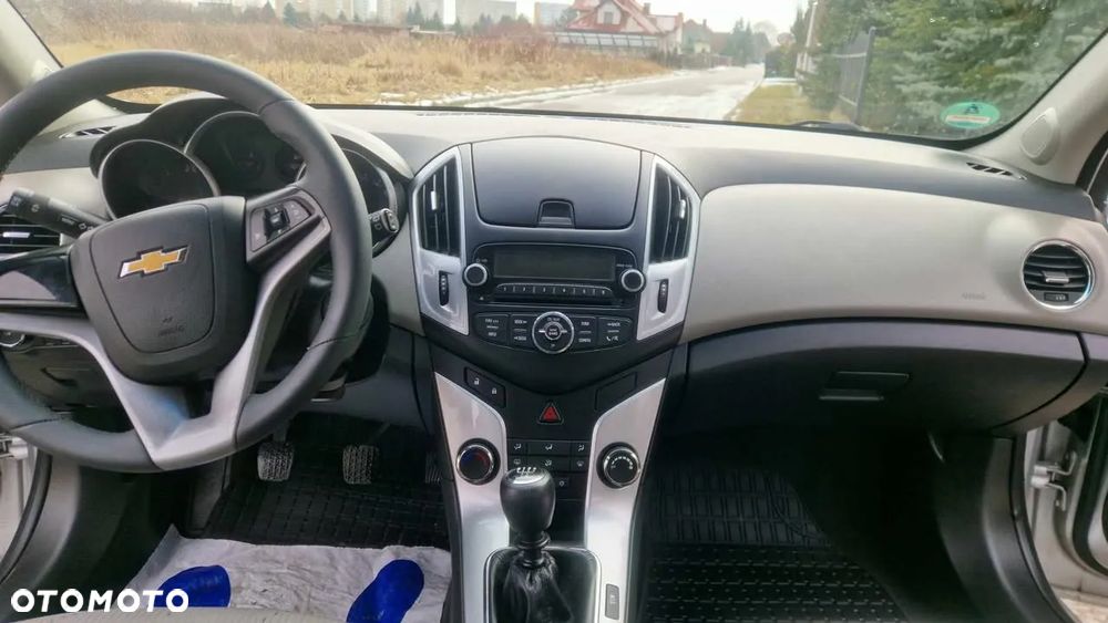 Chevrolet Cruze Station Wagon 1.6 LS - 19