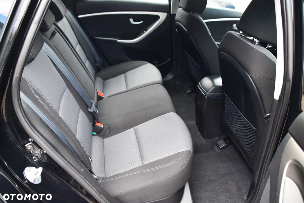 Hyundai i30 blue 1.6 CRDi Trend - 12
