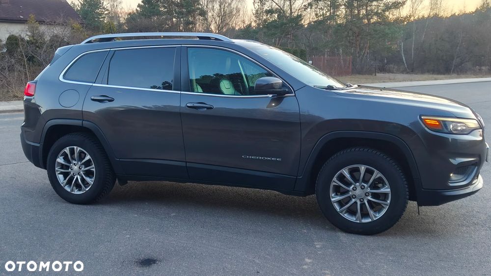 Jeep Cherokee - 5
