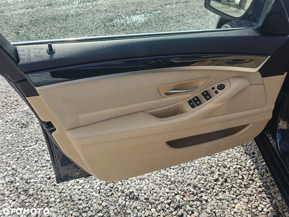 BMW Seria 5 520d Luxury Line - 14