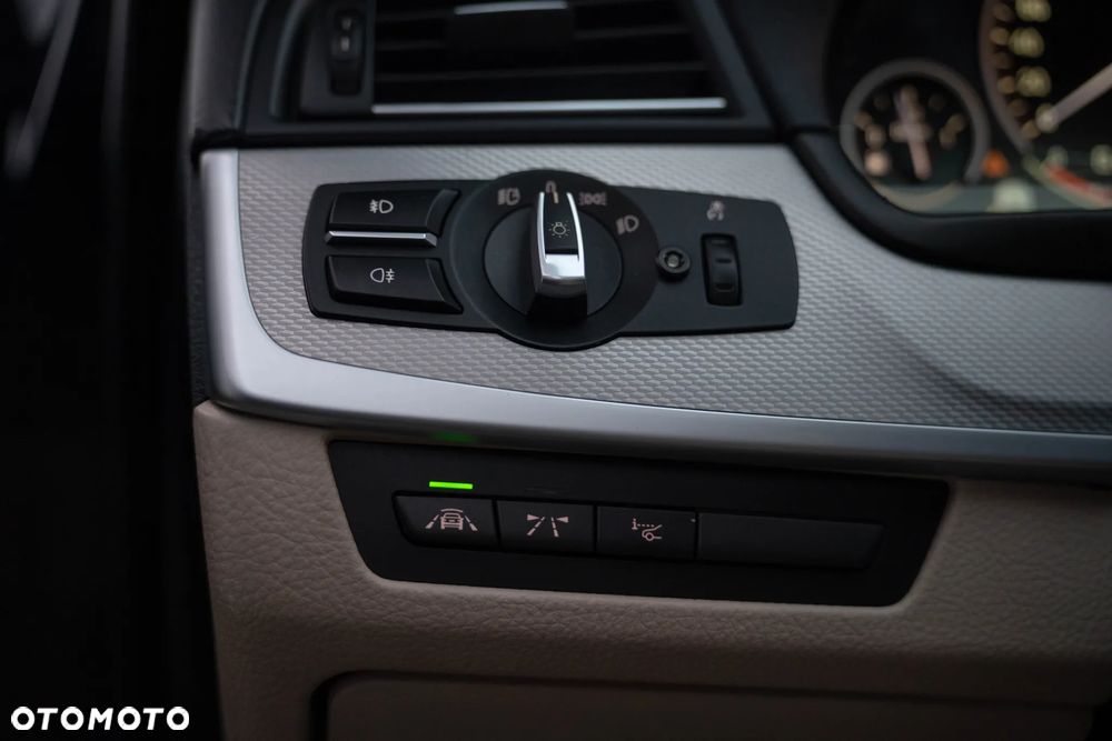 BMW Seria 5 530d xDrive Sport-Aut Luxury Line - 21