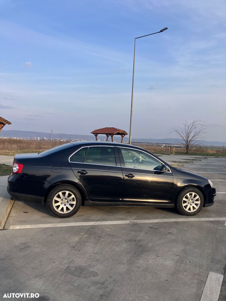 Volkswagen Jetta 1.9 TDI Comfortline DSG - 5