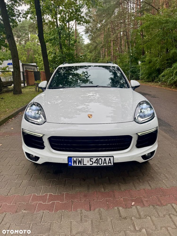 Porsche Cayenne - 1