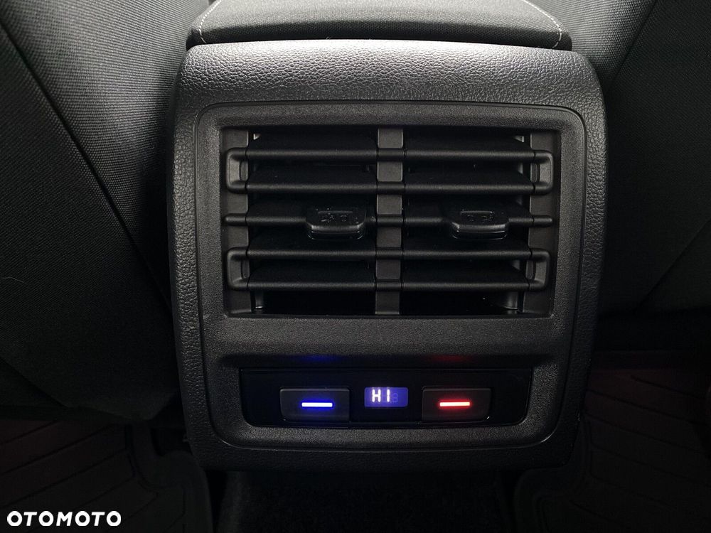 Volkswagen Golf - 31