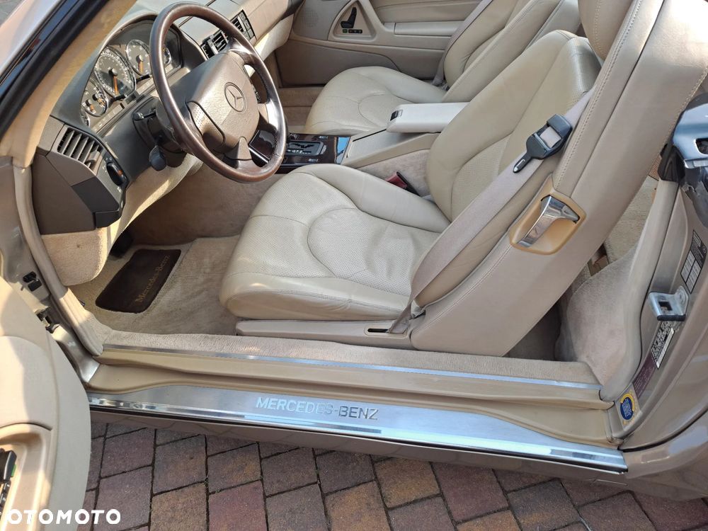 Mercedes-Benz SL - 24