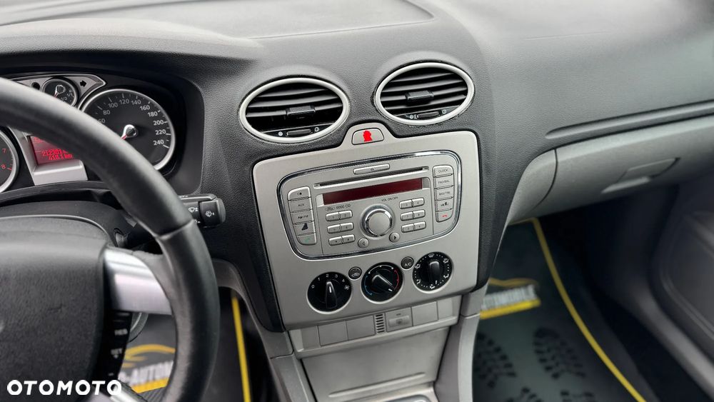 Ford Focus 1.6 16V Style+ - 24