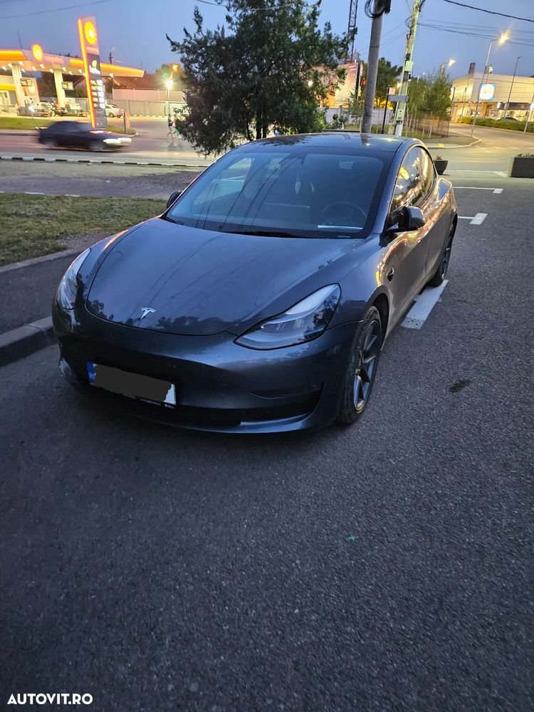 Tesla Model 3 - 4