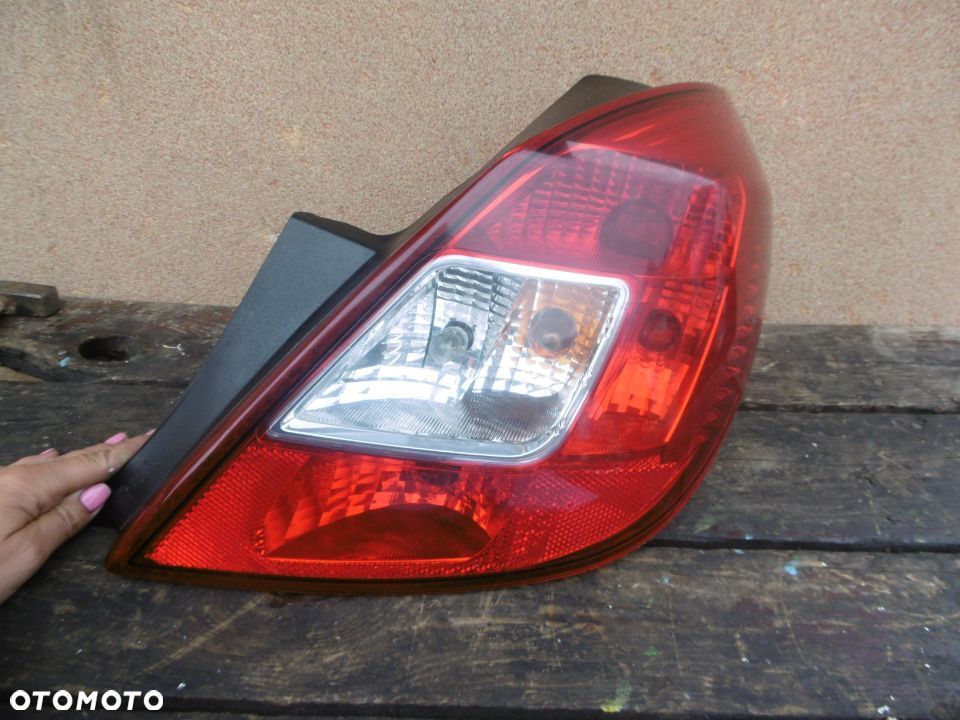 Lampa prawa tył OPEL CORSA D 5 DRZWIOWE VALEO EUROPA - 1