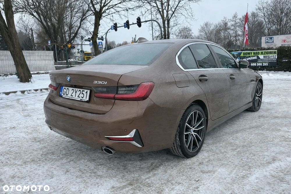 BMW Seria 3 330i xDrive - 4