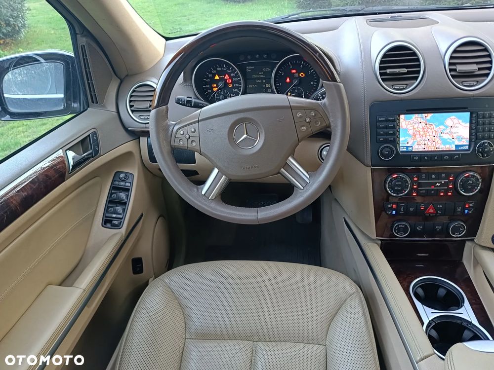 Mercedes-Benz GL 500 4Matic 7G-TRONIC - 25