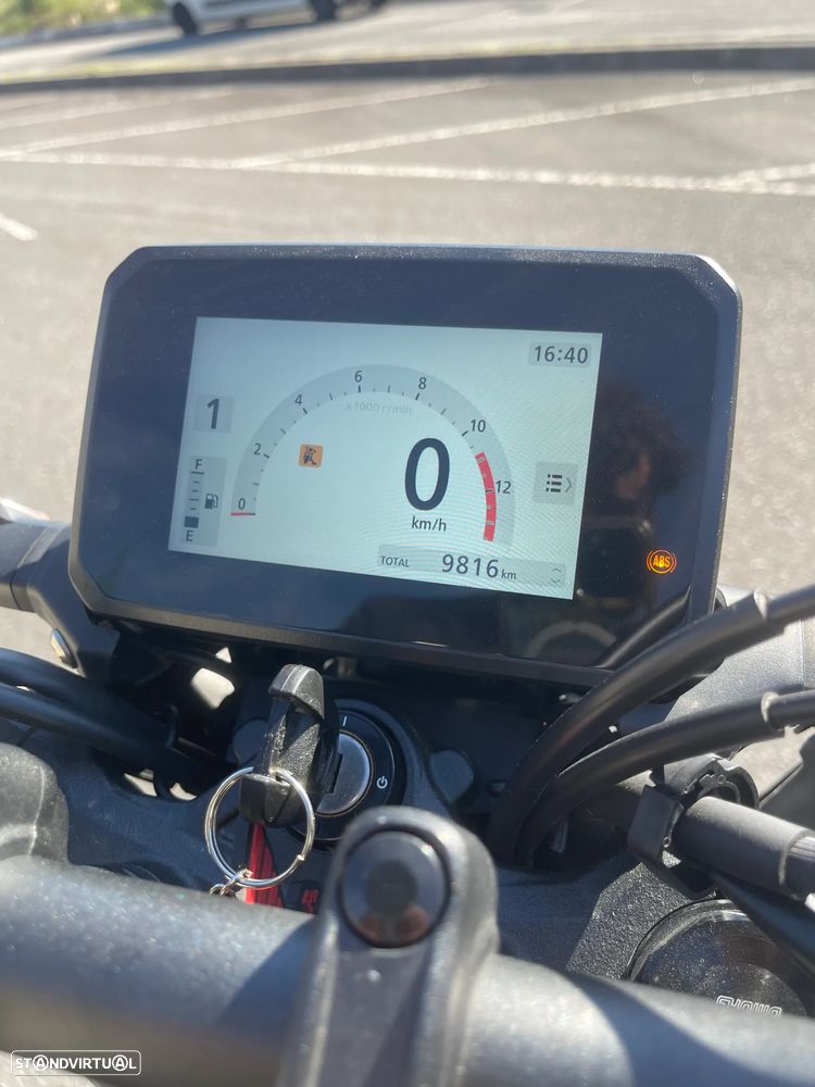 Honda CB 125 R - 4