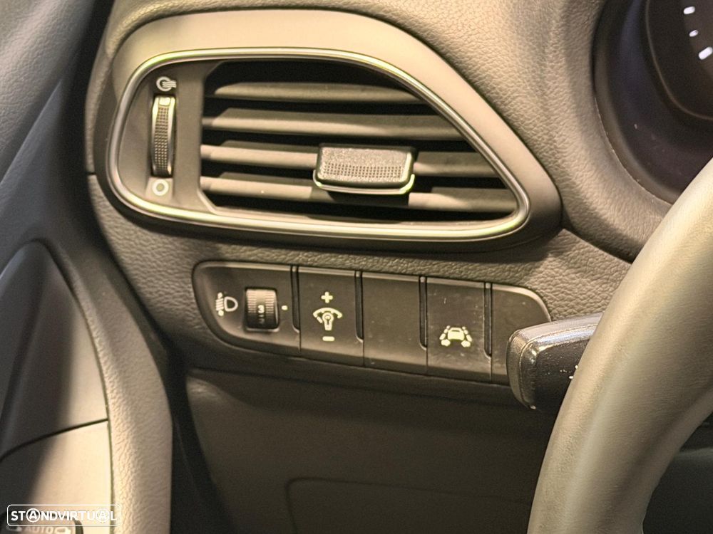 Hyundai i30 1.6 CRDI Comfort+Navi - 17