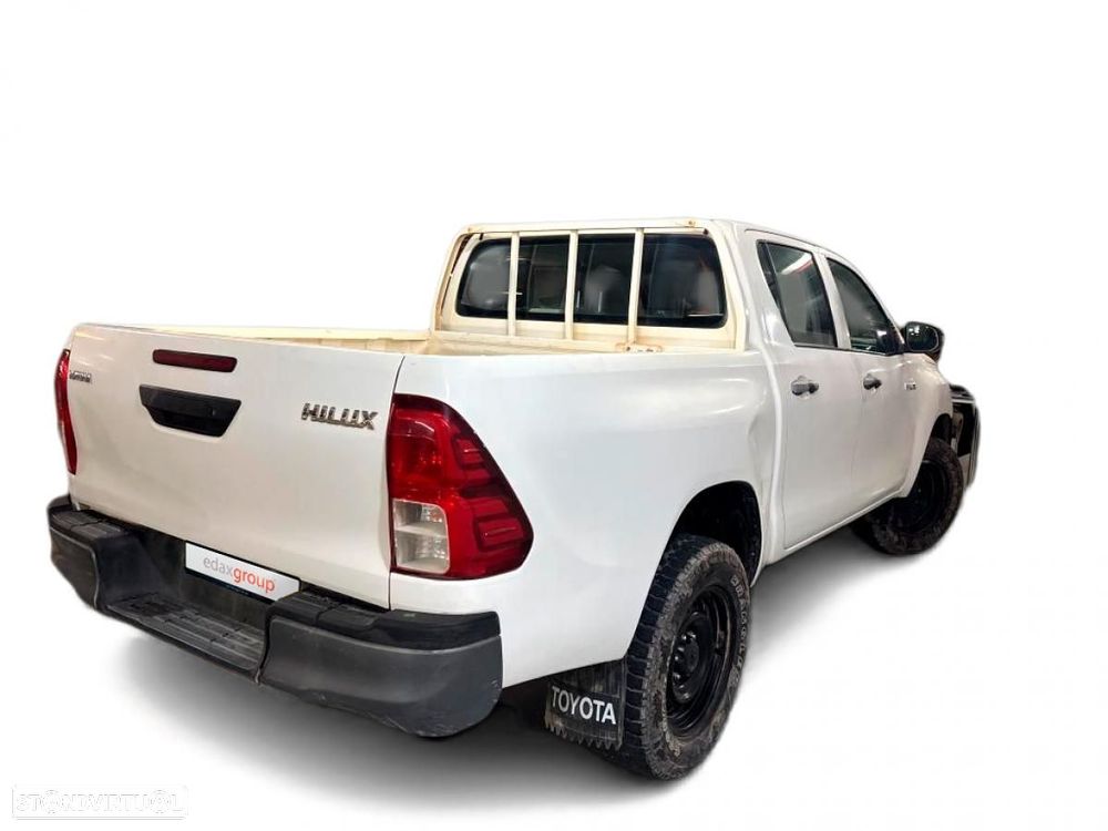 Toyota Hilux 2.4 D-4D 4WD CD CM c/IVA - 2