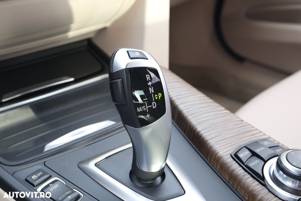 BMW Seria 3 320i Aut. Modern Line - 24