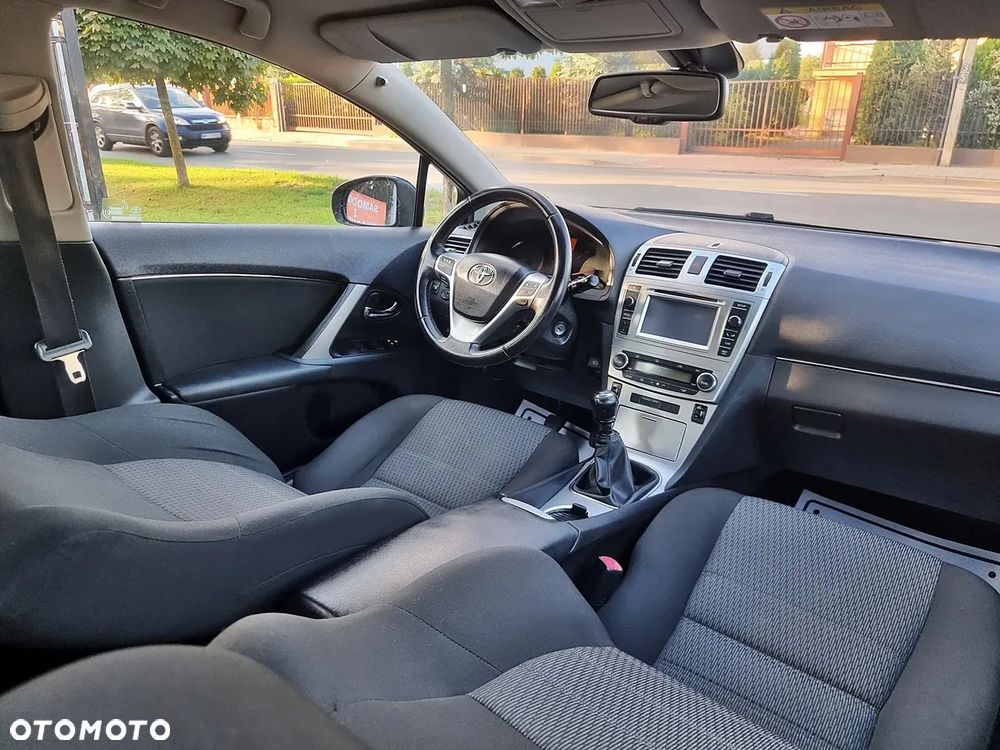 Toyota Avensis 2.0 Premium - 11