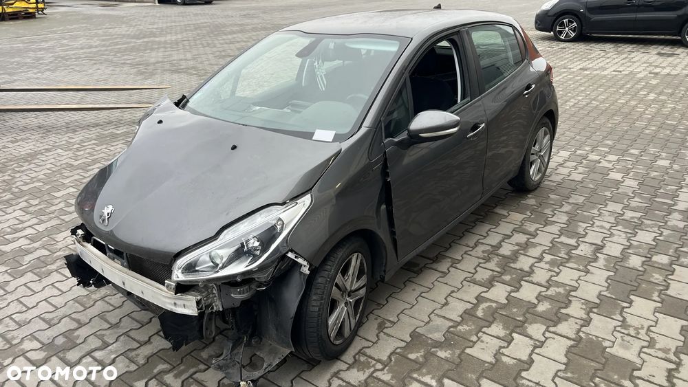 Peugeot 208 - 1