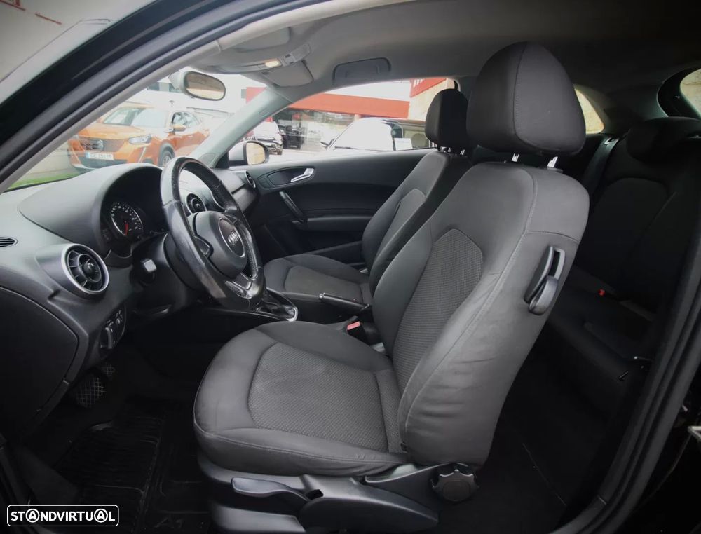 Audi A1 1.6 TDI Advance S-Tronic — fotografia 7