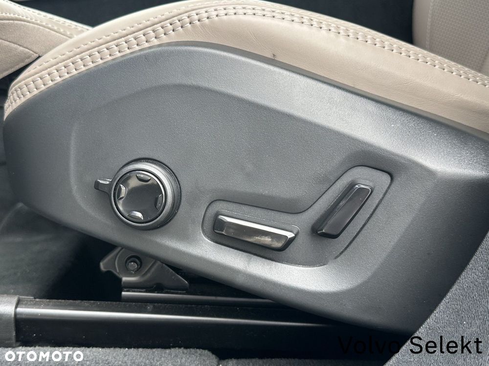Volvo XC 90 - 40