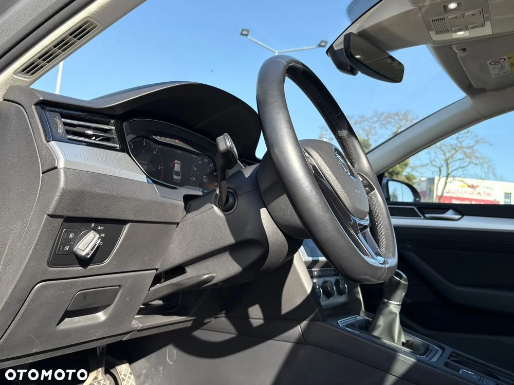 Volkswagen Passat 2.0 TDI EVO Business - 10