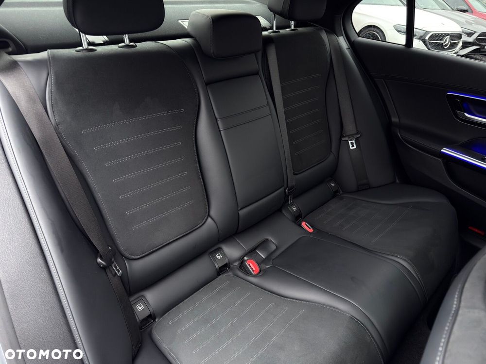 Mercedes-Benz Klasa C 400 e PHEV 4-Matic AMG - 29