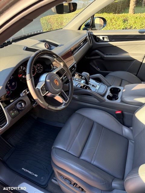 Porsche Cayenne - 8