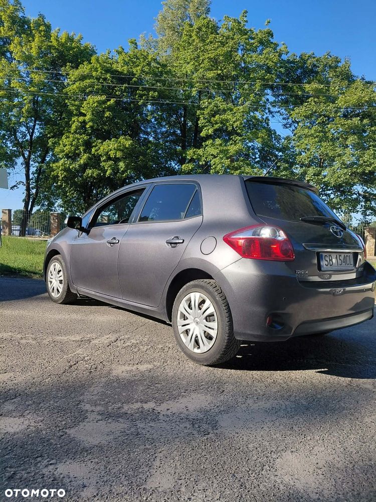 Toyota Auris - 2