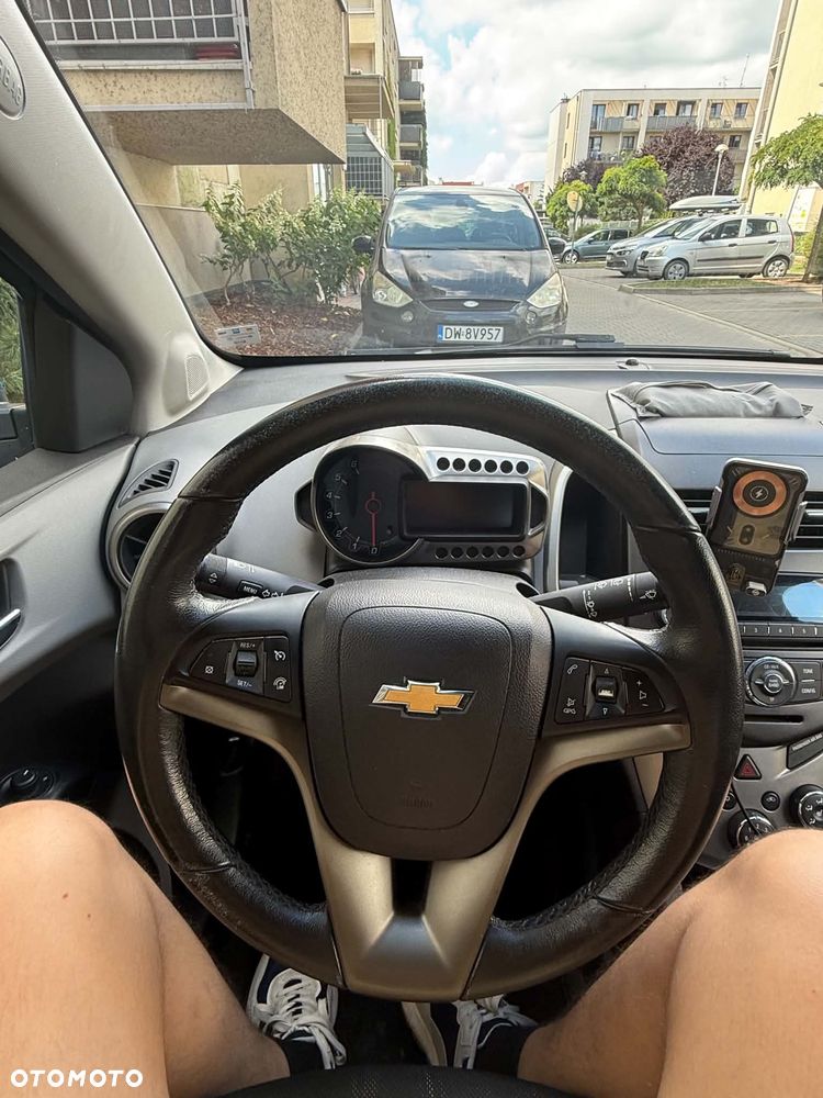 Chevrolet Aveo 2011 photo 2